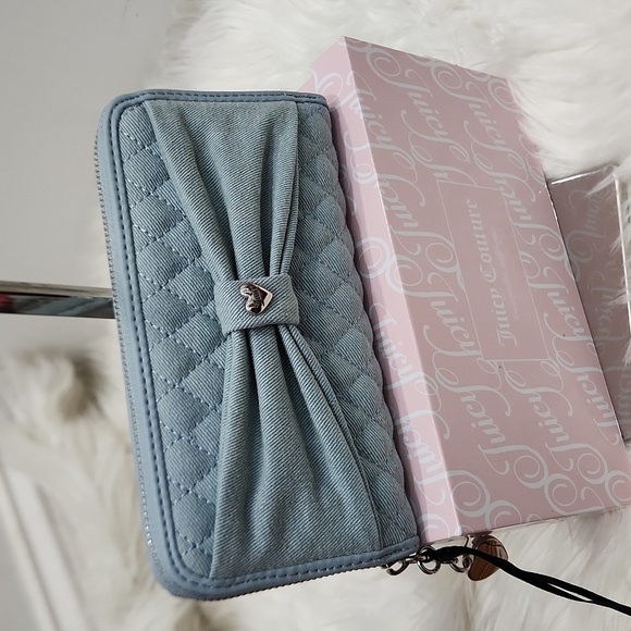 🔹️Juicy Couture Tied With A Bow Large Zip Around Light Washed Denim Blue Wallet - Picture 6 of 10